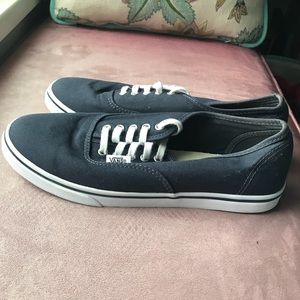 Classic Navy Blue Vans Women’s 8.5 | Men’s 7.0